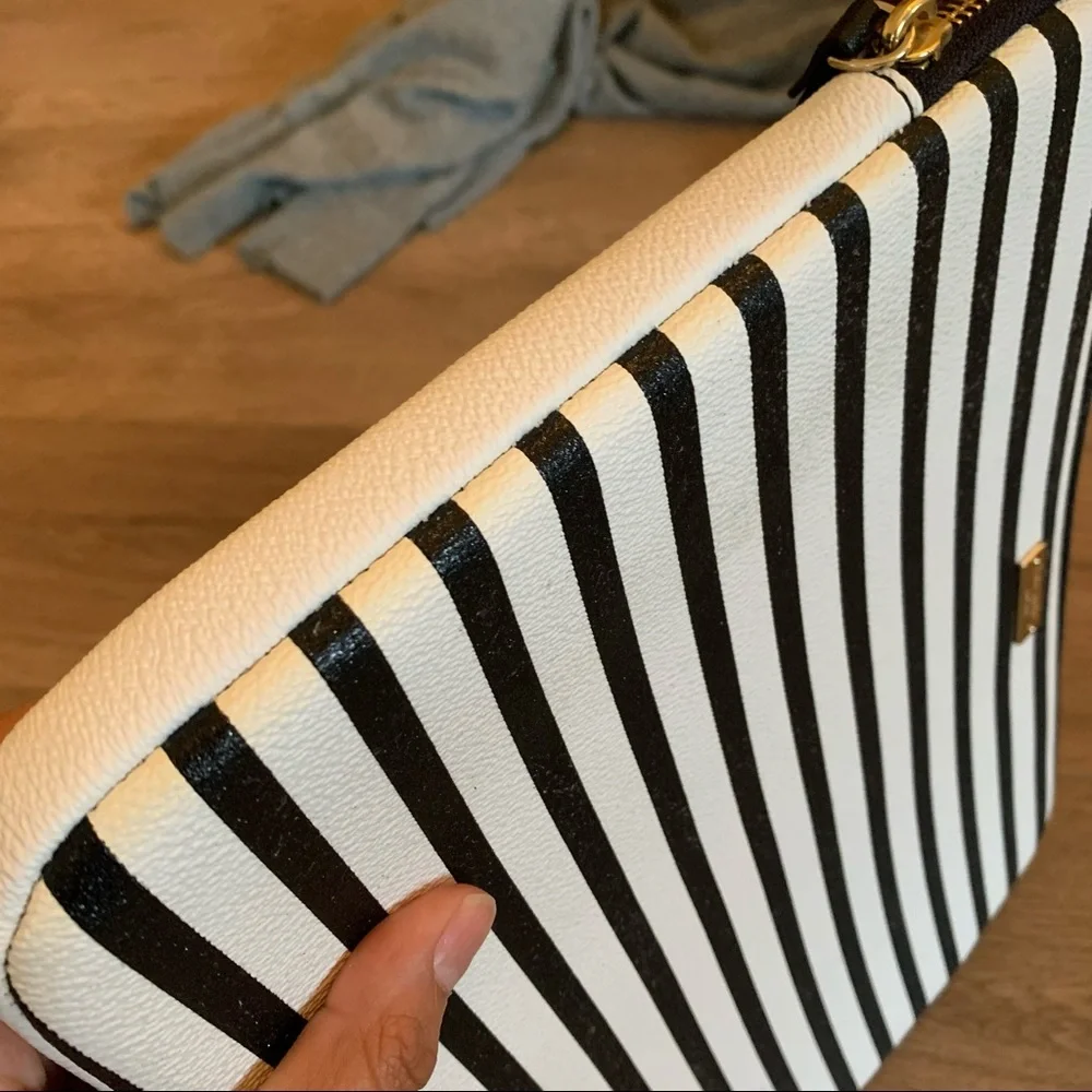 Striped Black & White Women’s Laptop Sleeve Bag